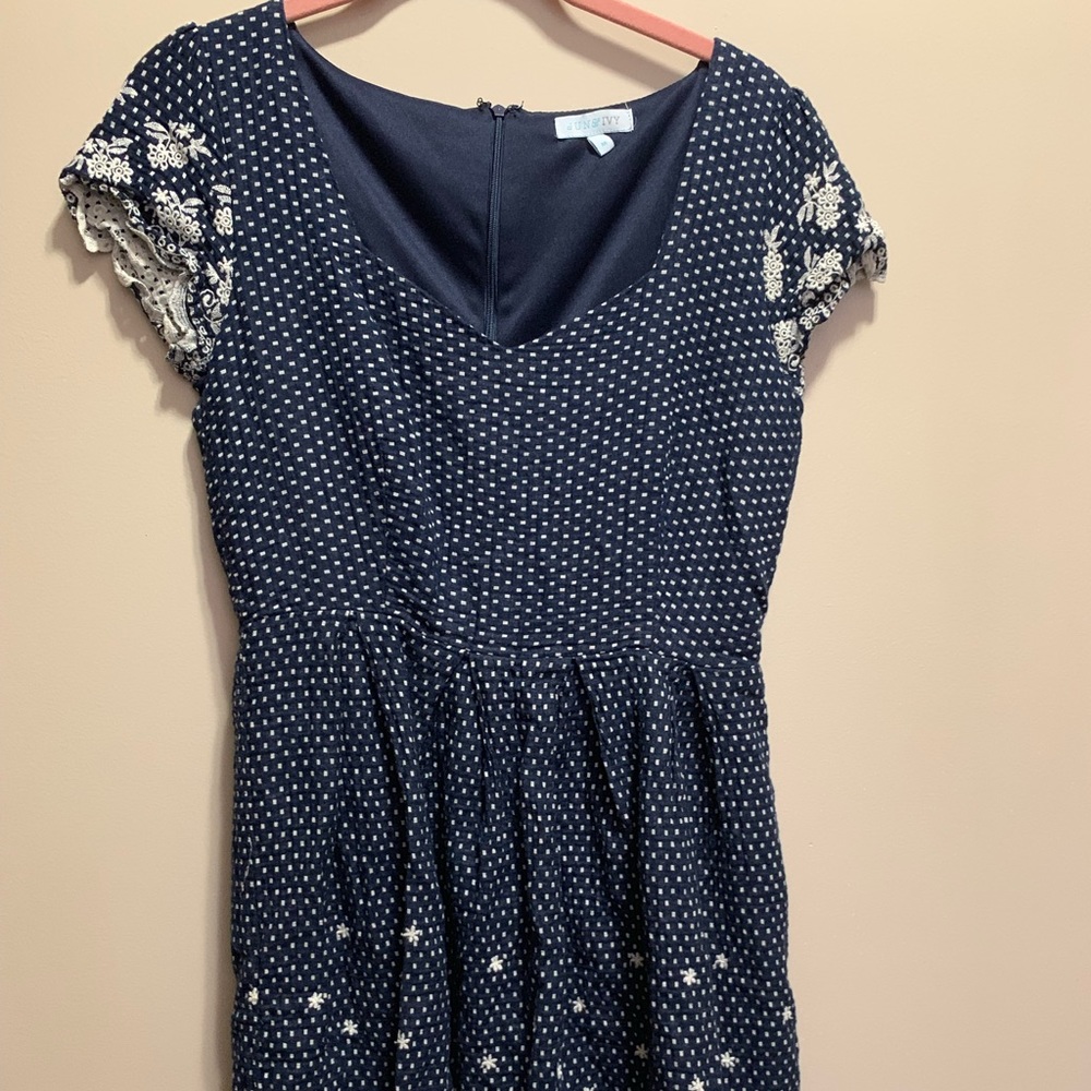 Women’s Jun & Ivy Navy and White Dress Size M